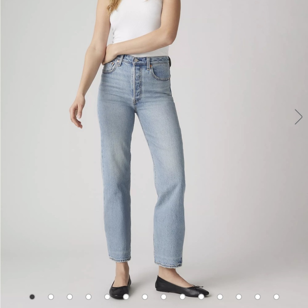 Levi’s rib cage straight ankle stretch jeans 30
